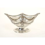 Good quality late Victorian silver sweetmeat basket of navette form, Goldsmiths & Silversmiths Co.