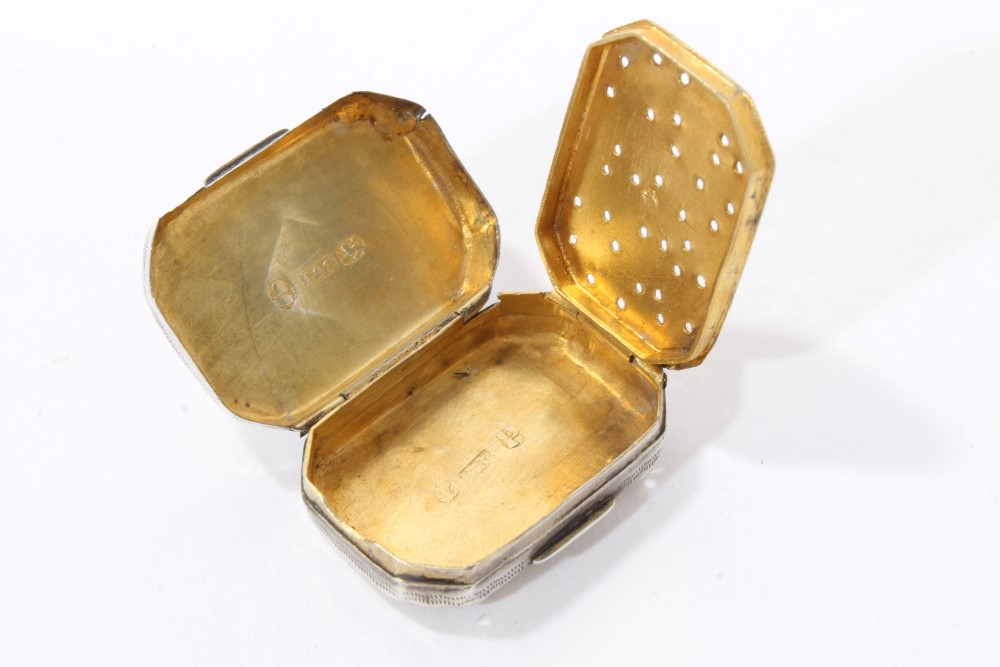 Collection of four George III / early Victorian vinaigrettes and silver pill box - Image 9 of 15