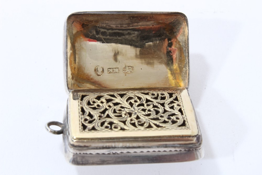 Collection of four George III / early Victorian vinaigrettes and silver pill box - Image 14 of 15
