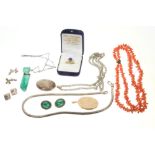 Miscellaneous group of jewellery to include gold locket, lapis lazuli and 14ct gold ring