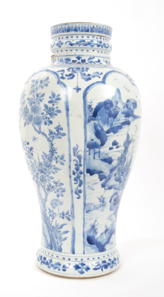 17th century Chinese Kangxi period blue and white vase - Image 2 of 9