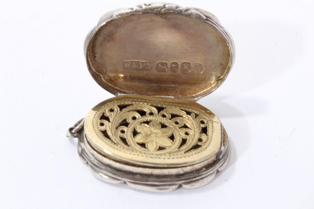 Collection of four George III / early Victorian vinaigrettes and silver pill box - Image 11 of 15