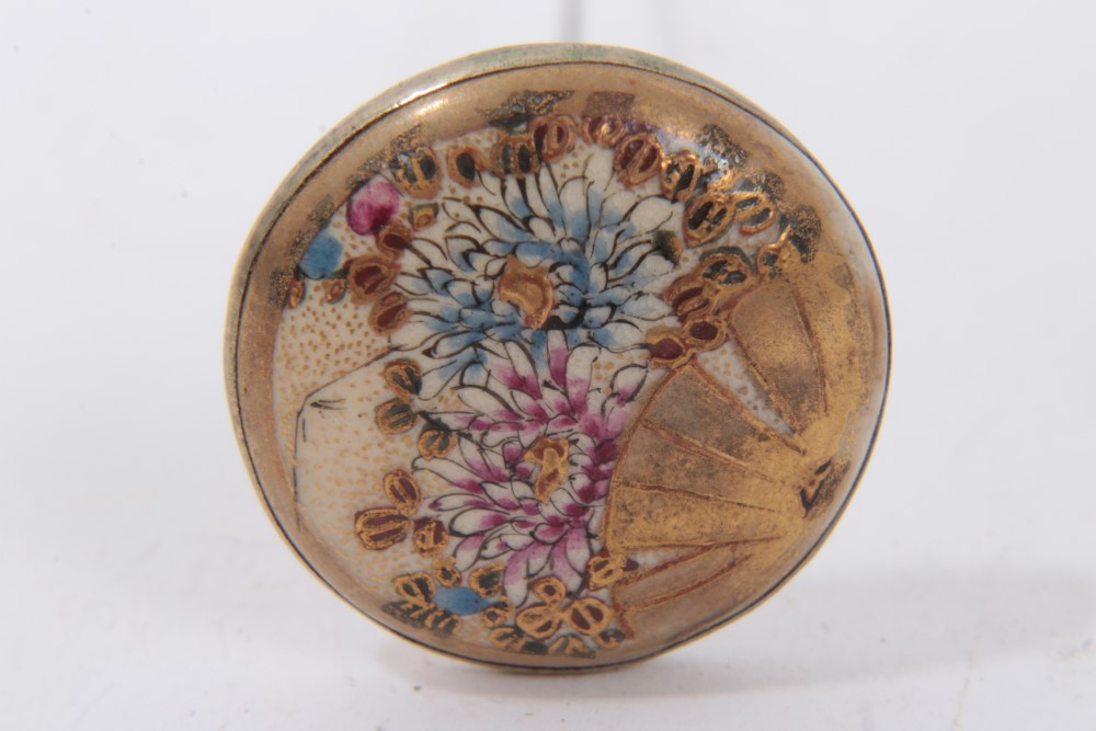 Two Late 19th century Japanese Satsuma plaque mounted hatpins finely painted with birds and flora - Image 3 of 4