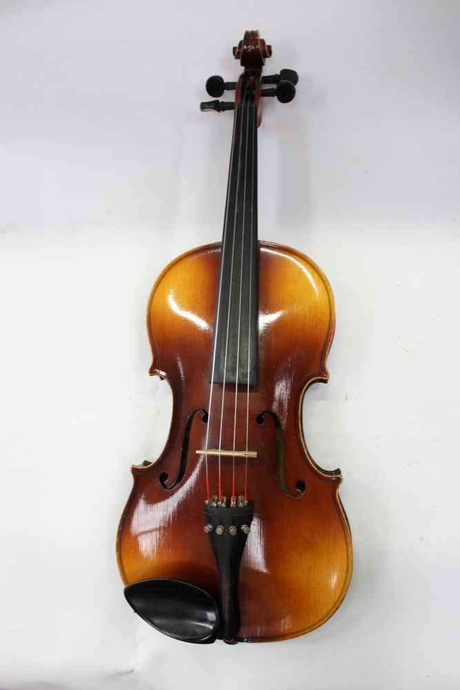 A Czechoslovakian viola bearing label stating ‘Antonius Stradivarius Cremonensis Faciebat anno - Image 2 of 6