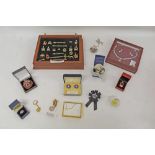 Collection of various costume jewellery to include replicas of Royal jewellery (1 box)