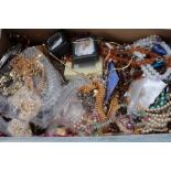 Quantity of costume jewellery