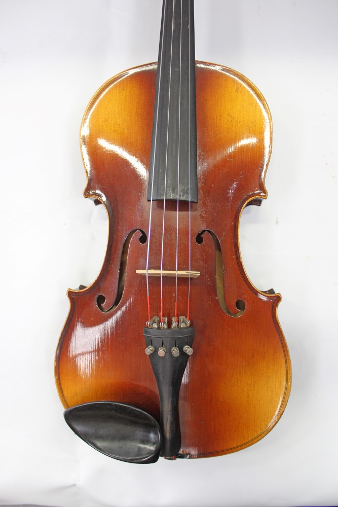 A Czechoslovakian viola bearing label stating ‘Antonius Stradivarius Cremonensis Faciebat anno - Image 3 of 6