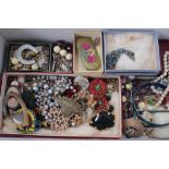 Group vintage costume jewellery and bijouterie