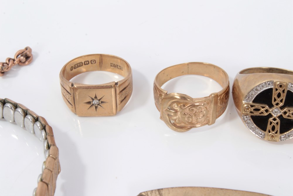 Collection of 9ct gold jewellery to include five signet rings, gate bracelet, identity bracelet, - Image 6 of 6