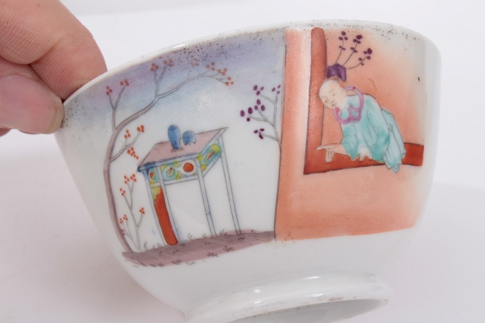 A pair of New Hall type 'Boy at the Window' pattern tea bowls and saucers, circa 1800 - Image 6 of 8