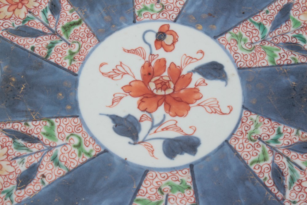 18th century Chinese Imari dish - Image 2 of 4