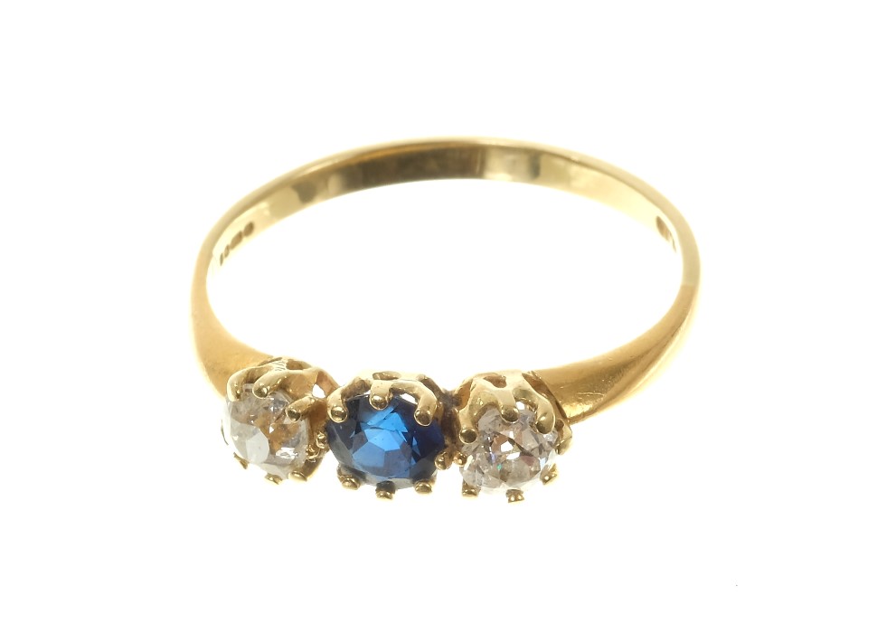 Gold (18ct) diamond and sapphire three stone ring - Image 2 of 3