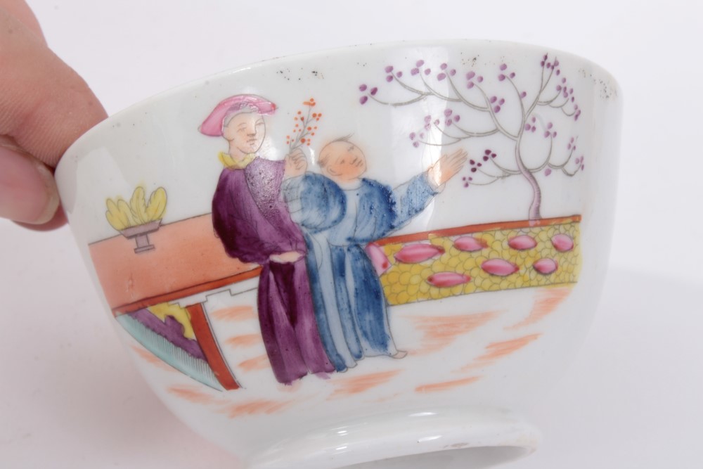 A pair of New Hall type 'Boy at the Window' pattern tea bowls and saucers, circa 1800 - Image 7 of 8