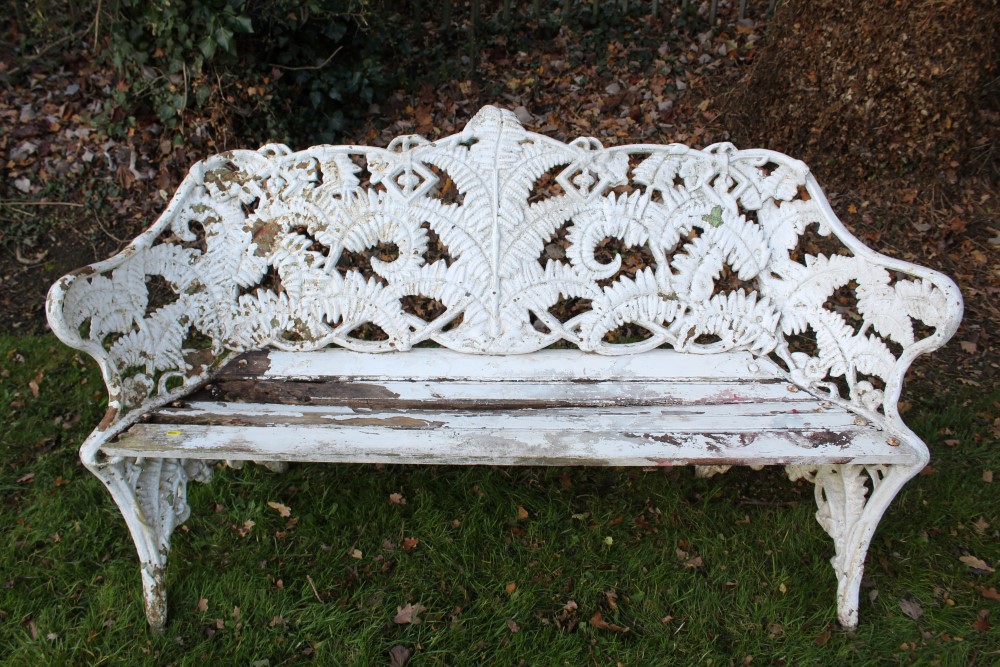 Victorian style cast iron garden bench - Image 2 of 5