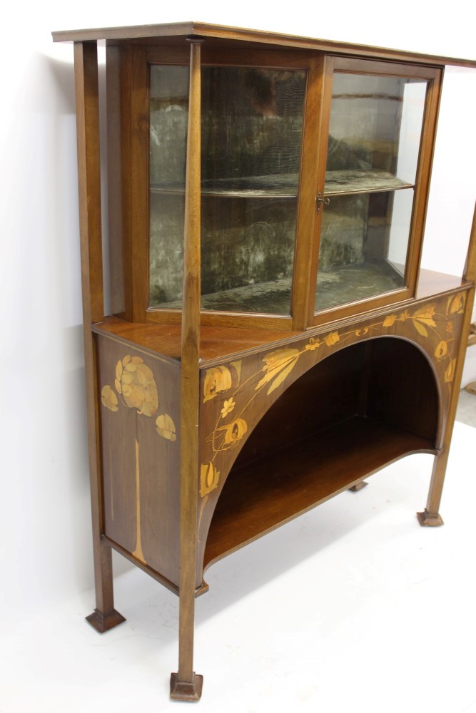 Fine quality Art Nouveau mahognay and marquetry display cabinet in the manner of Shapland & Petter - Image 3 of 3