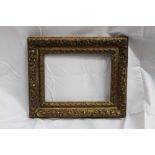 Good 18th carved giltwood picture frame - internal measurements 21.5cm x 28.5cm