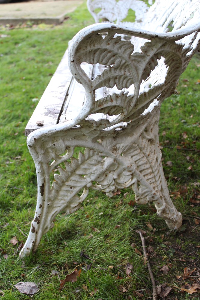 Victorian style cast iron garden bench - Image 5 of 5