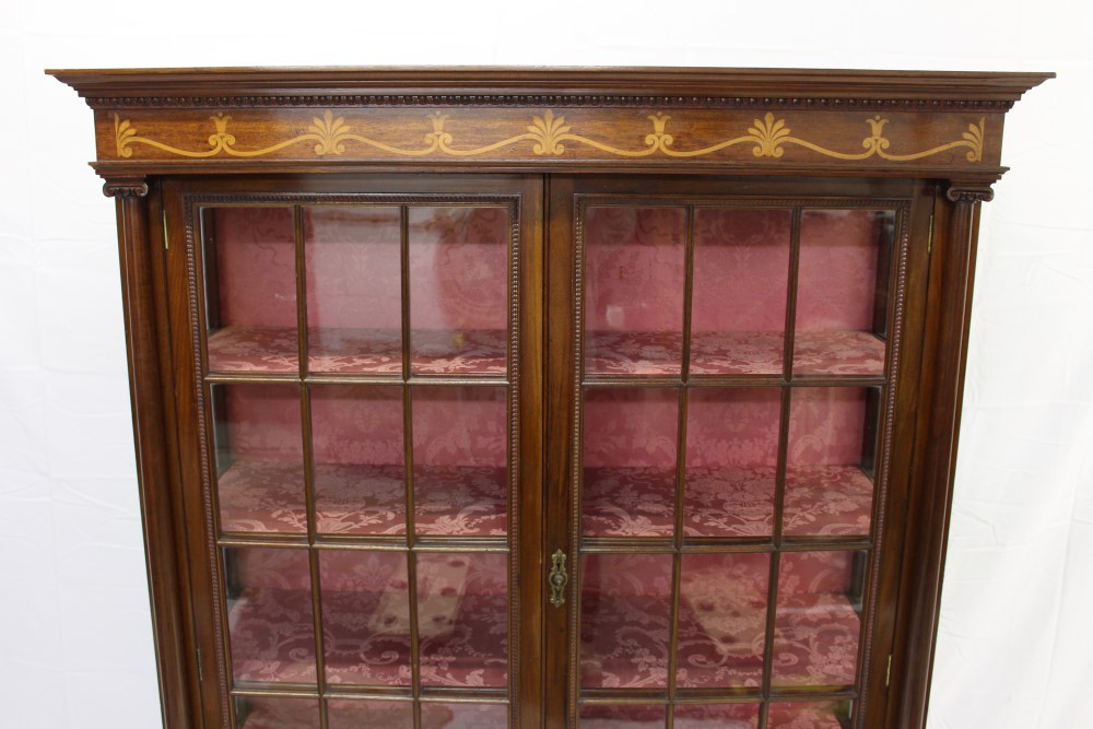 Good quality Edwardian inlaid mahogany china display cabinet with inlaid floral motifs - Image 2 of 3