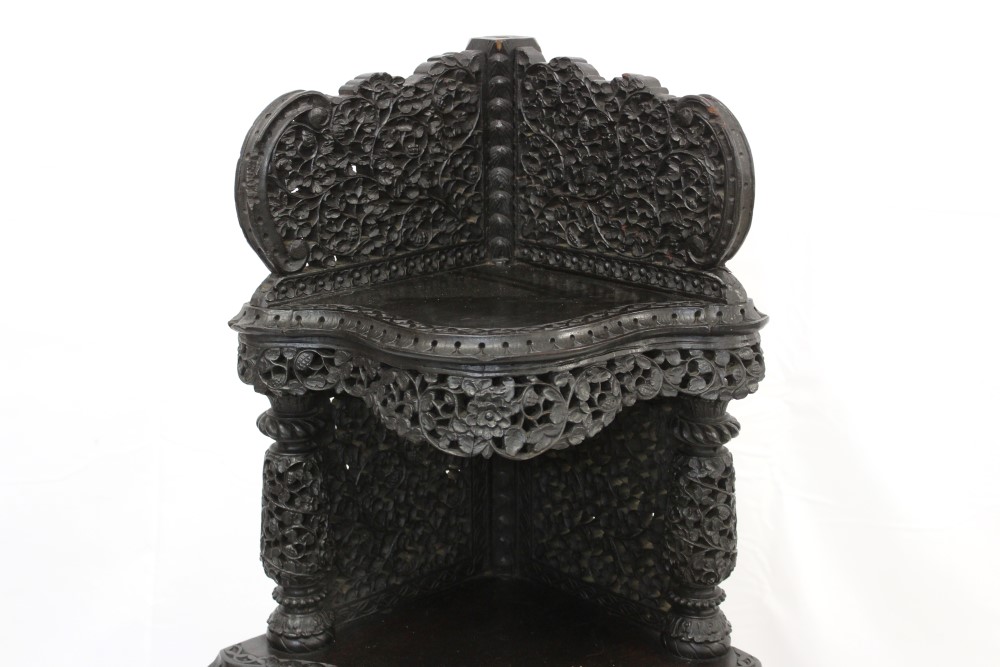 Ornate 19th century Ceylonese carved corner whatnot - Image 2 of 4