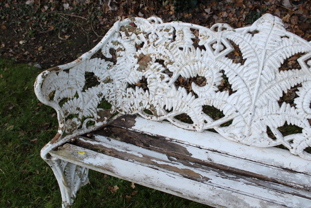 Victorian style cast iron garden bench - Image 3 of 5