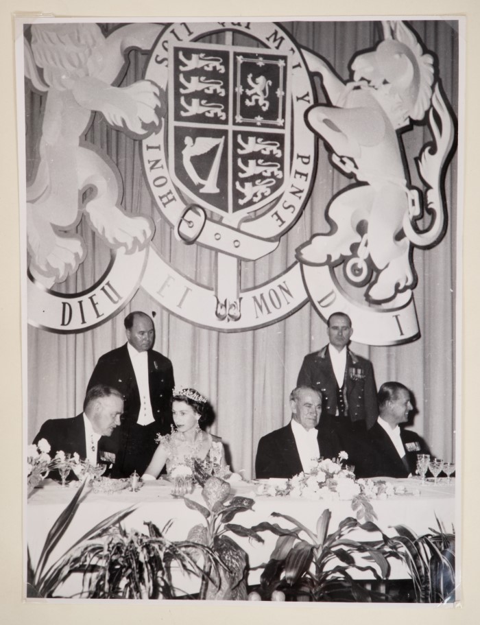 An important 1940/1950s autographed photograph album belonging to Mr Ernest Bennett - Image 10 of 14