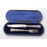 Pair of George V silver fish servers in velvet lined fitted case
