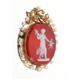 Carved hardstone cameo pendant depicting a classical female, in gold mount with seed pearl border