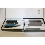 Railway Hornby 00 gauge selection of unboxed carriages, brake van, Gresley Blood & Custard coaches