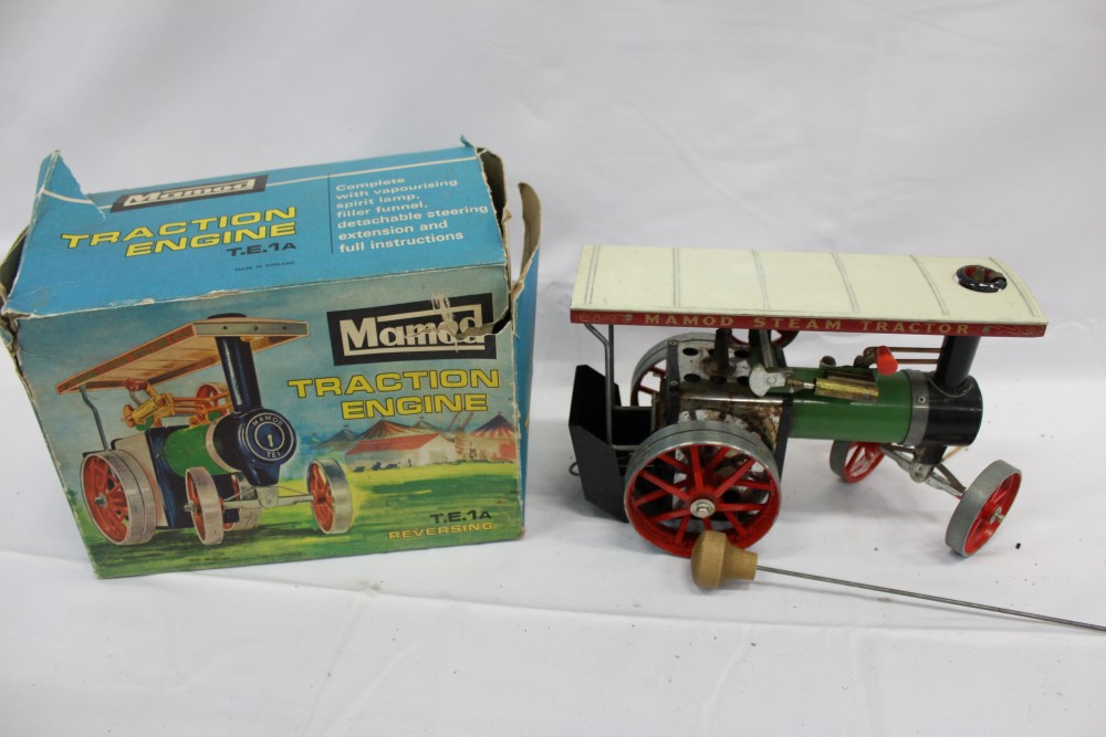 Mamod Traction Engine TE1A boxed plus a Momod Lumber Wagon LW1 also boxed