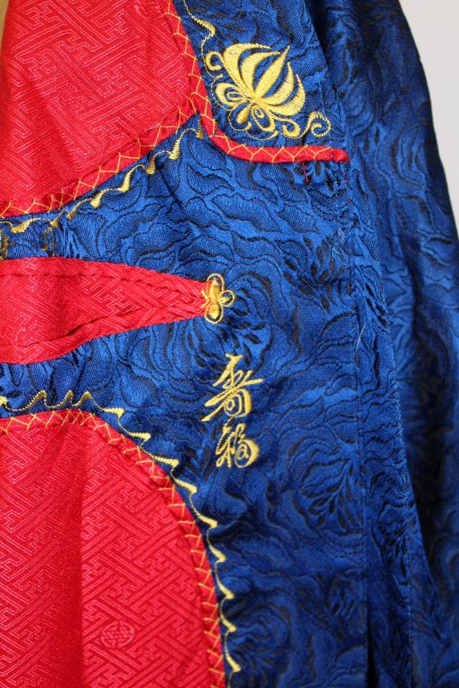 Japanese red kimono with chrysanthemum embroidery. Also a pink brocade kimono jacket and a blue - Image 5 of 5