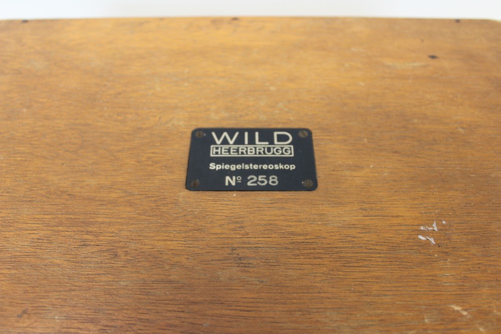 Wild Heerburg Stereoscopic Viewer, dated 1937, in wooden case - Image 2 of 2