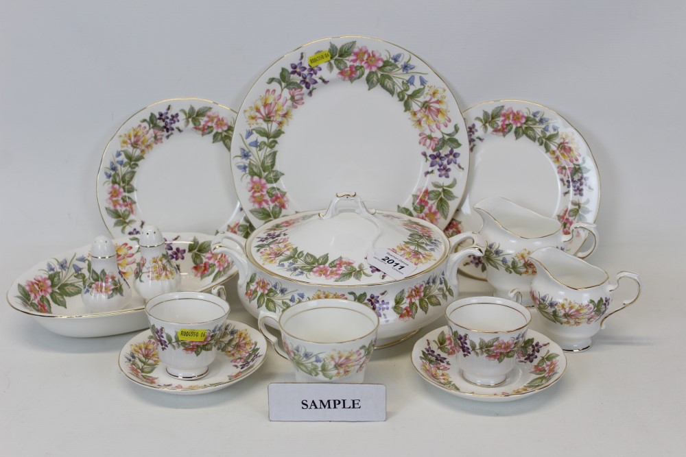 Paragon Country Rose pattern tea, coffee and dinner service - 130 pieces