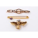Gold 14ct sapphire and seed pearl winged brooch, together with two gold 9ct bar brooches