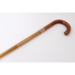 Victorian Malacca walking stick with 9ct gold collar (LOndon 1864) and crook handle, 91cm overall