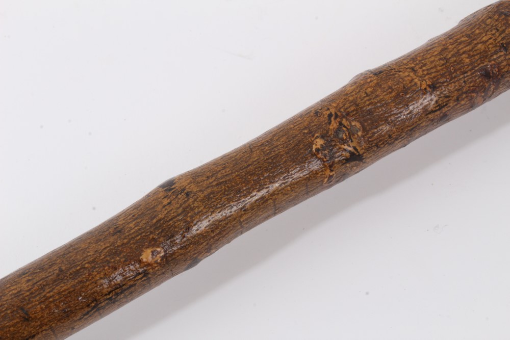 Unusual First World War period natural hazel walking stick inset with Edward VII and George V - Image 7 of 8