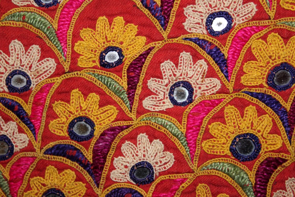 Vintage Banjara wall hanging with unfinished edge plus two other Banjara decorative hangings. - Image 4 of 7