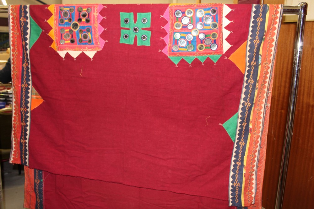 Vintage Banjara wall hanging with unfinished edge plus two other Banjara decorative hangings. - Image 2 of 7