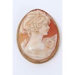 Gold 9ct mounted carved shell oval cameo brooch
