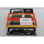 Railway 00 gauge selection of boxed locomotives and tenders including Hornby, Bachmann and others