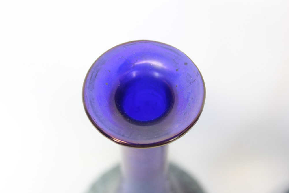 Pair of blue iridescent Art Nouveau Loetz style glass vases 22.5 cm high - Image 2 of 4