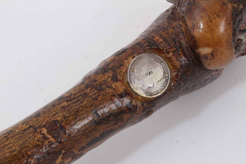 Unusual First World War period natural hazel walking stick inset with Edward VII and George V - Image 4 of 8