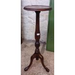 A 20th Century mahogany jardinière stand, set on turned pillar and tripod base with pad feet