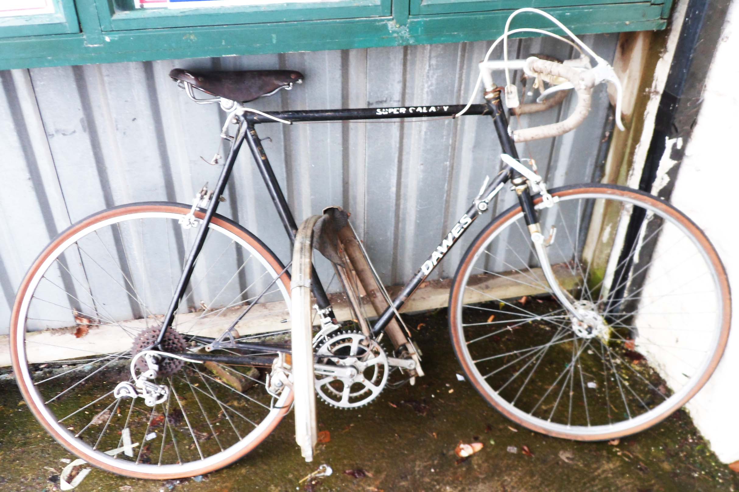 A vintage Dawes Super Galaxy Reynolds 531 steel framed racing bicycle with Weinmann brakes and