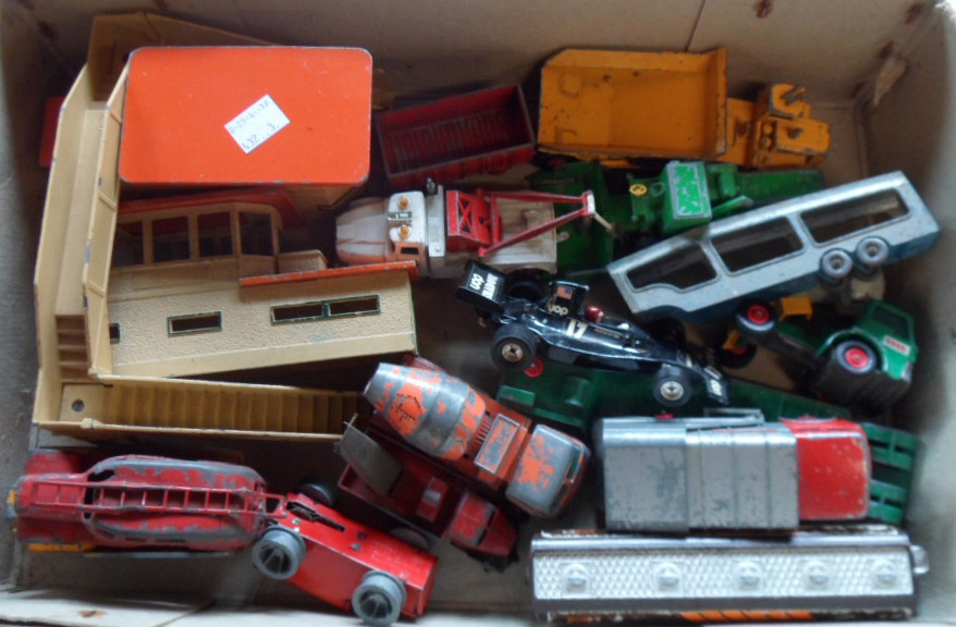 A small quantity of toy vehicles, Hornby Dublo station, etc.