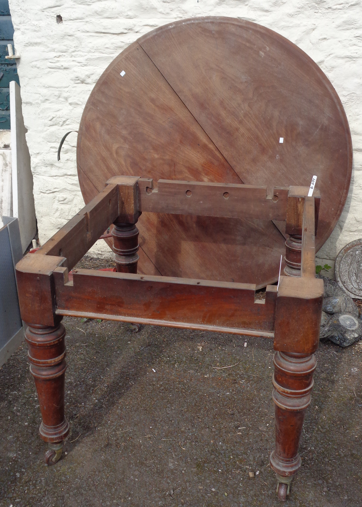 A Victorian mahogany circular dining table - a/f