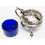 A silver mustard pot with flip-lid and blue glass liner - Chester 1917