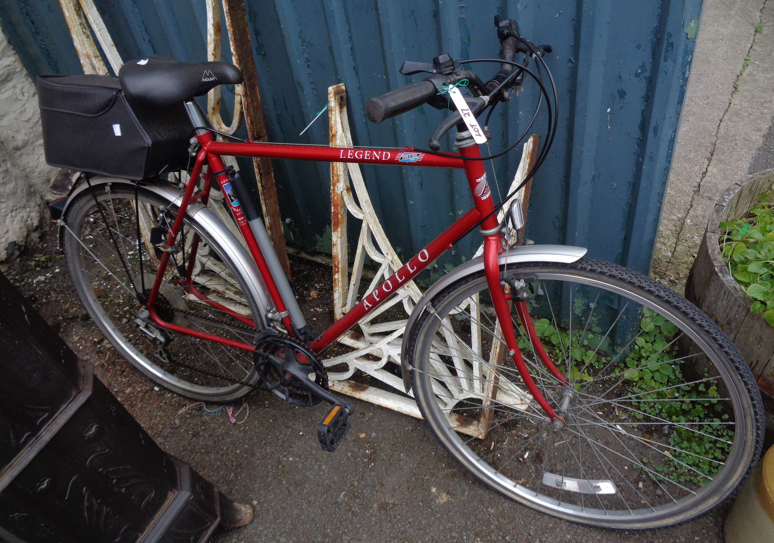 An Apollo Legend gentleman's hybrid bicycle with pannier containing lights, pump, etc.