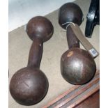 A pair of cast iron 6kg dumbbells