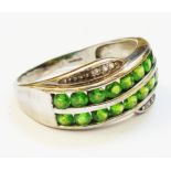 A hallmarked 375 gold double row diopside ring