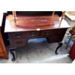 A 3' 6" 20th Century mahogany knee-hole desk in the antique style with two frieze drawers and two